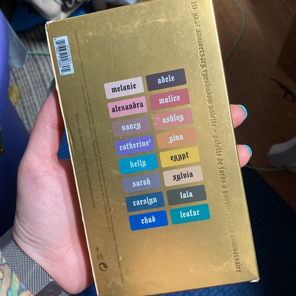 Kat Von D 10 Year Anniversary Eyeshadow Palette - Picture 4 of 8